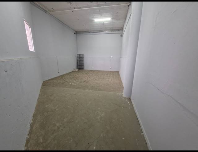 280M² WAREHOUSE TO LET IN SPRINGFIELD